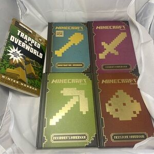 MINECRAFT MOJANG Lot Of 4 Essential Handbook Set Redstone Combat Construction +1